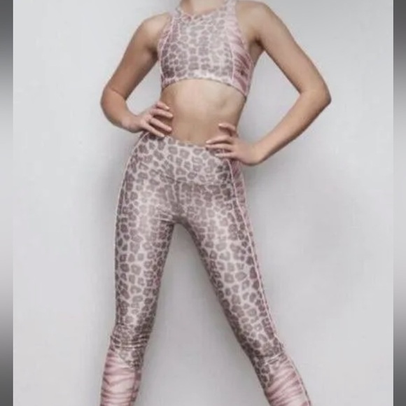 Good American Pink Electric Feel Legging & Bra 2 pc Set Leopard Print SZ 3 L - Picture 8 of 8